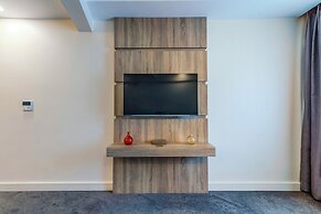 Roys Hotel & Suites