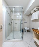 Roys Hotel & Suites