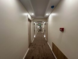 Roys Hotel & Suites