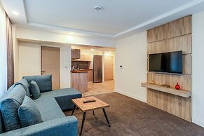 Roys Hotel & Suites