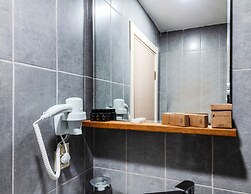 Roys Hotel & Suites