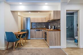 Roys Hotel & Suites