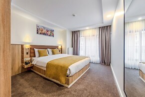 Roys Hotel & Suites