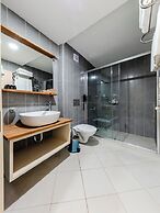 Roys Hotel & Suites