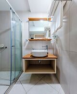 Roys Hotel & Suites