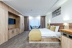Roys Hotel & Suites