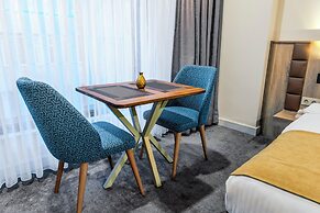Roys Hotel & Suites