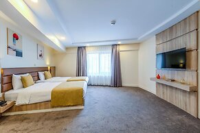 Roys Hotel & Suites