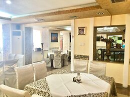 Kharaa Hotel & Restaurant