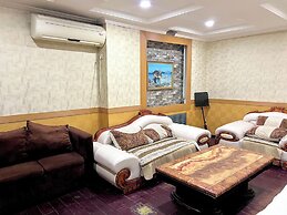 Kharaa Hotel & Restaurant