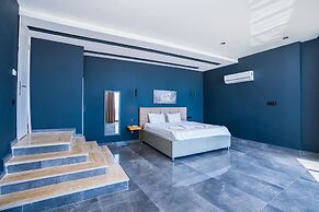 Lux Villa With Jacuzzi Inf Pool - All Rooms w AC