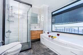 Lux Villa With Jacuzzi Inf Pool - All Rooms w AC
