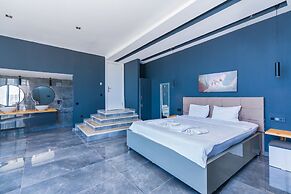 Lux Villa With Jacuzzi Inf Pool - All Rooms w AC