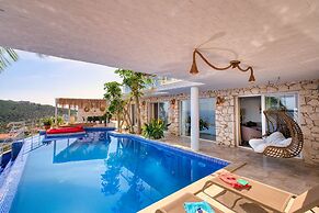 Lux Villa With Inf Pool Jacuzzi - All Rooms w AC