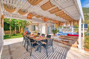 Lux Villa With Inf Pool Jacuzzi - All Rooms w AC