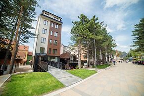 Lakeside Residence