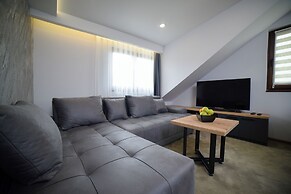 Lakeside Residence