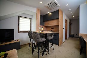 Lakeside Residence