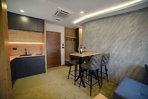Lakeside Residence