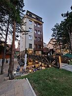 Lakeside Residence