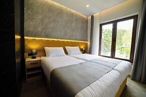 Lakeside Residence