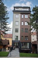 Lakeside Residence