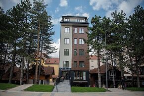 Lakeside Residence