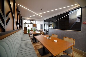 Lakeside Residence