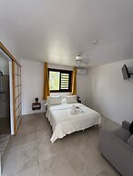 MOOREA CHILL AND BEACH LODGE