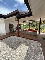 MOOREA CHILL AND BEACH LODGE