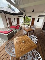 MOOREA CHILL AND BEACH LODGE