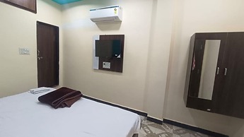 Goroomgo Priyanshi Palace Ujjain