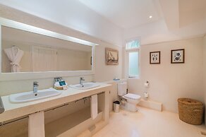 Amani Beachfront Villa by YourHost
