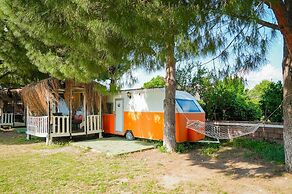 Mona Glamping Caravan Suites