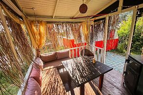Mona Glamping Caravan Suites