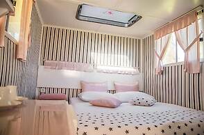 Mona Glamping Caravan Suites