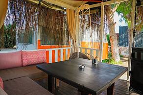 Mona Glamping Caravan Suites