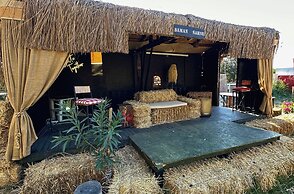 Mona Glamping Caravan Suites