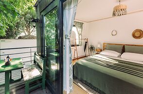 Mona Glamping Caravan Suites