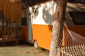 Mona Glamping Caravan Suites