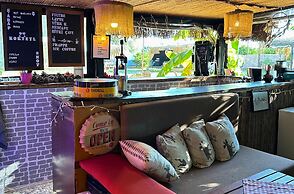 Mona Glamping Caravan Suites