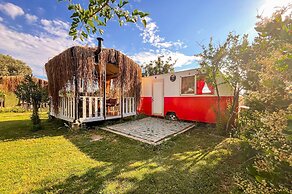 Mona Glamping Caravan Suites