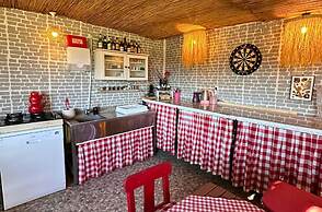 Mona Glamping Caravan Suites