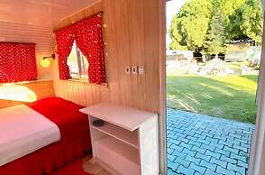 Mona Glamping Caravan Suites