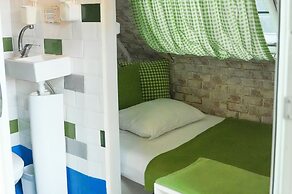 Mona Glamping Caravan Suites