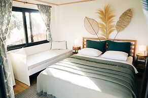 Mona Glamping Caravan Suites