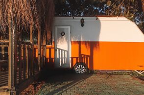 Mona Glamping Caravan Suites