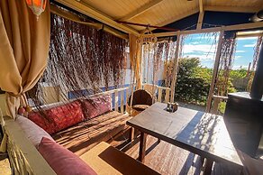 Mona Glamping Caravan Suites