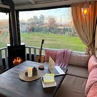 Mona Glamping Caravan Suites