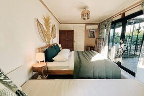 Mona Glamping Caravan Suites
